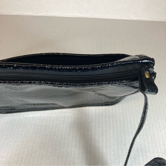 Medallion Genuine Leather Crossbody Purse - Picture 3 of 13